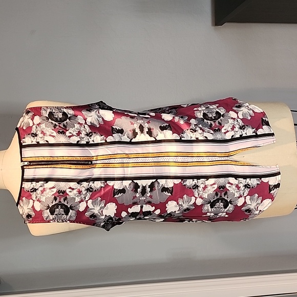 Patterned top - Picture 3 of 6